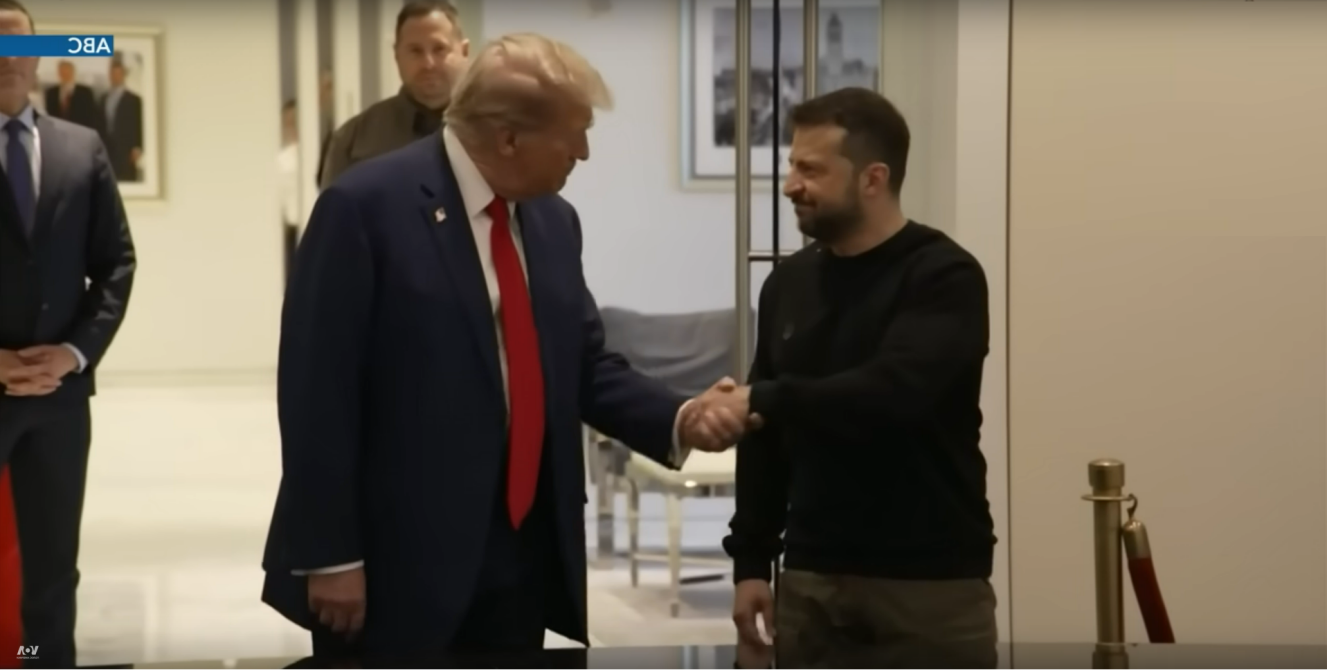 Дональд Трамп и Владимир Зеленский. Скриншот видео